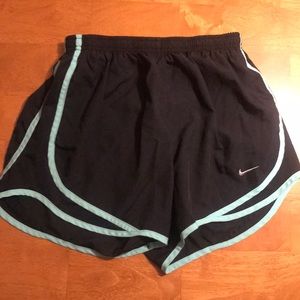 Women’s Nike shorts size small.